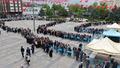 Saatler �ncesinden s�raya girdiler! Kuyruk havadan g�r�nt�lendi