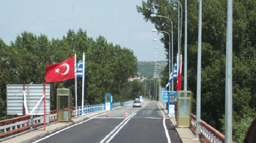 Edirne'de iş makinesiyle Yunanistan sınırına yanlışlıkla geçen işçi gözaltına alındı!