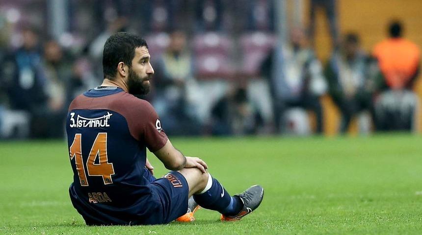 Başakşehir'de Arda Turan sakatlandı!