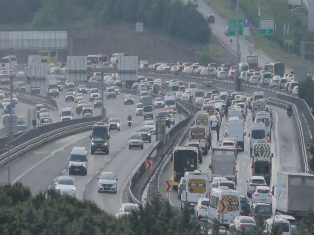 İstanbul da trafik yoğunluğu y&uuml;zde 85 e ulaştı 3