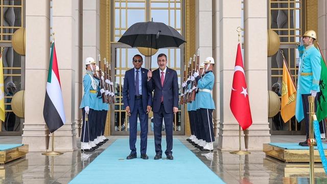 Cumhurbaşkanı Yardımcısı Yılmaz, Sudan Başbakanı İdris ile görüştü