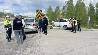 Çorum'da iki otomobil çarpıştı: 2 yaralı