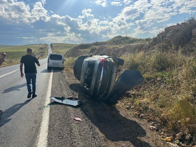 Şırnak ta SUV tipi araç ile otomobilin çarpıştığı kazada 2 kişi yaralandı 1