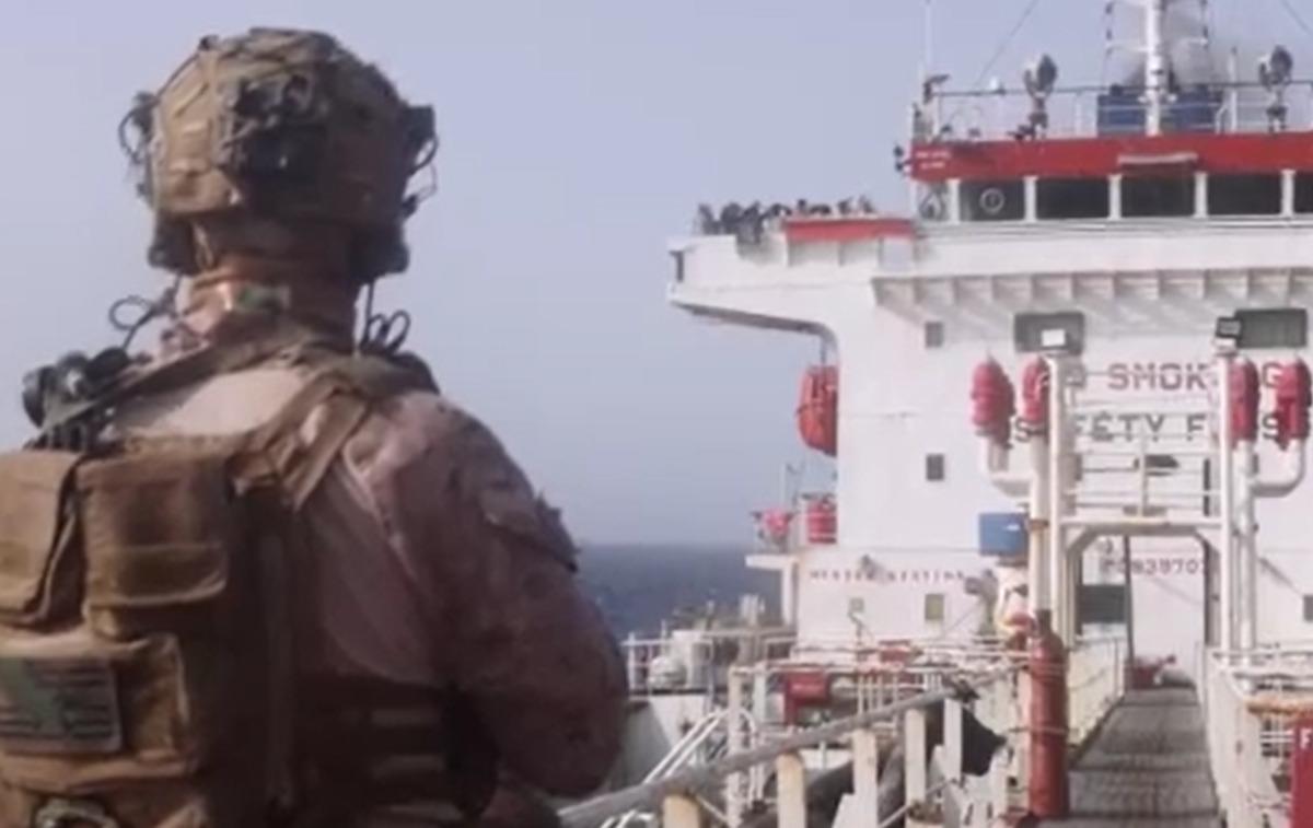 CENTCOM duyurdu! ABD, İran bayraklı gemiye asker çıkardı 3