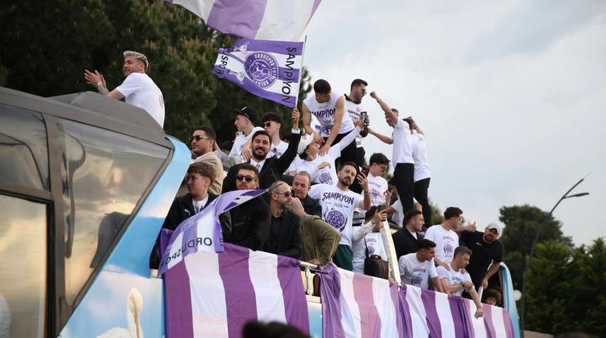52 Orduspor FK, 2. Lig&rsquo;e y&uuml;kselişini kutladı