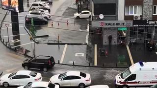 Gaziantep’te kilitlenen trafiği otobüs şoförü açtı