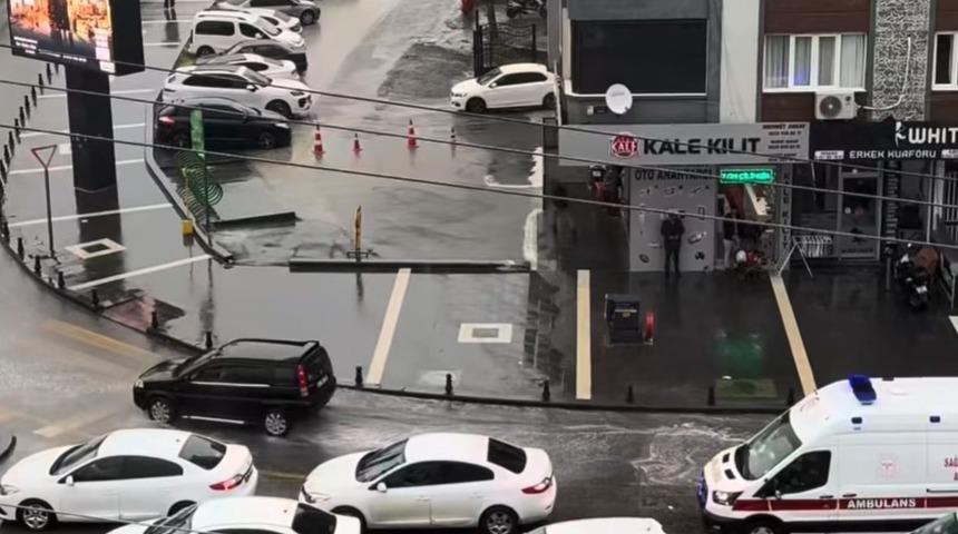 Gaziantep&rsquo;te kilitlenen trafiği otob&uuml;s şof&ouml;r&uuml; a&ccedil;tı