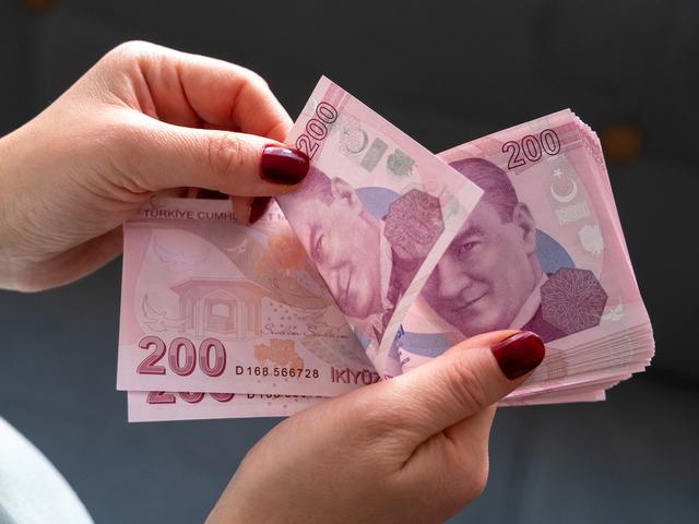 Sayılı g&uuml;nler kala uygun fiyata almak isteyen oraya koştu