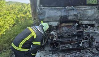 Zonguldak&rsquo;ta seyir halindeki kamyon alev alev yandı
