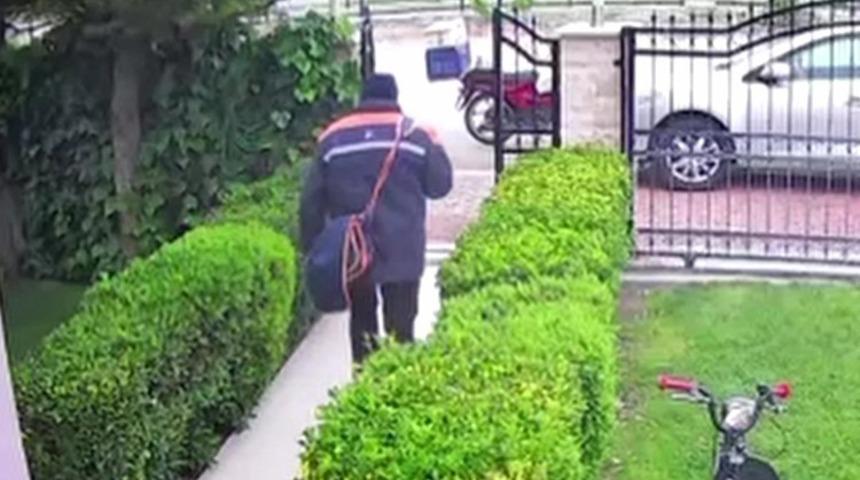 Kazada hayatını kaybeden kuryenin son teslimat g&ouml;r&uuml;nt&uuml;leri kameraya yansındı