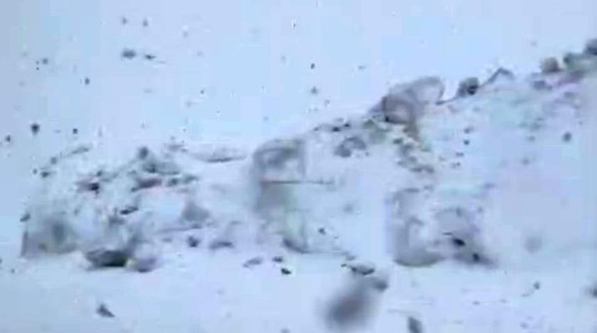 Hakkari&rsquo;de mayıs ayında kar yağışı