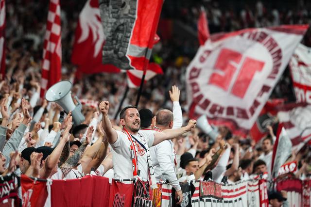 Freiburg taraftarlarından takımlarına dikkat çeken destek