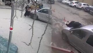 Son s&uuml;rat yayaların arasına daldı! Korkun&ccedil; anlar kamerada