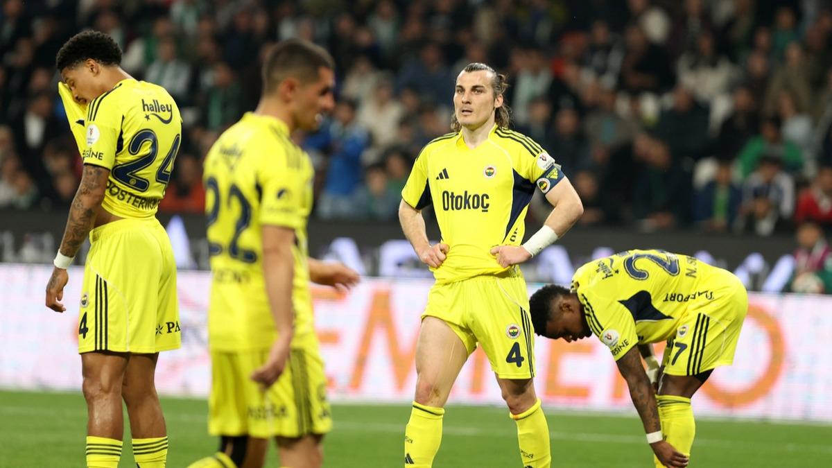 Fenerbah&ccedil;e de ayrılık: Aziz Yıldırım da Hakan Safi de istemiyor! Tecr&uuml;beli isim &ccedil;antasını topladı 1