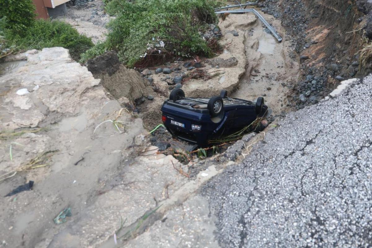 Hatay da nehir taştı, k&ouml;pr&uuml; ve yollar &ccedil;&ouml;kt&uuml;: Can kayıpları var 2