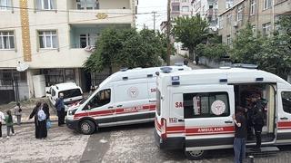 Kocaeli'de apartman dairesinde çıkan yangında 3 kişi dumandan etkilendi