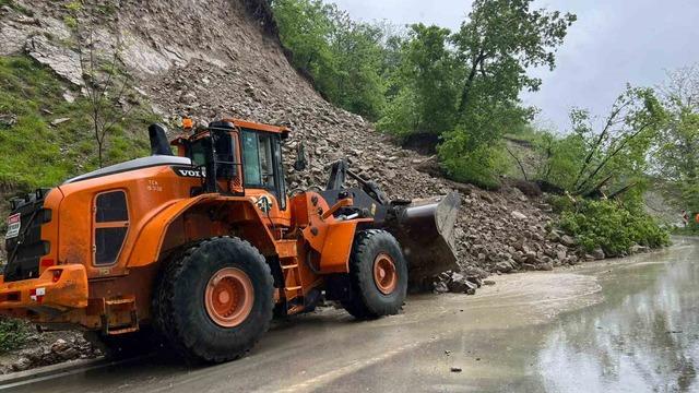 Ordu’da heyelan nedeniyle kısmen kapanan yol ulaşıma açıldı