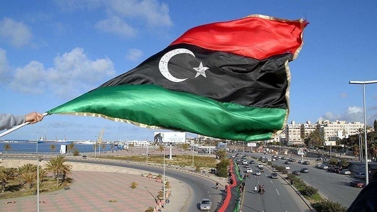 Çölün ortasından oluk oluk su akıyor: Dünyanın en büyük yapay nehri! 1