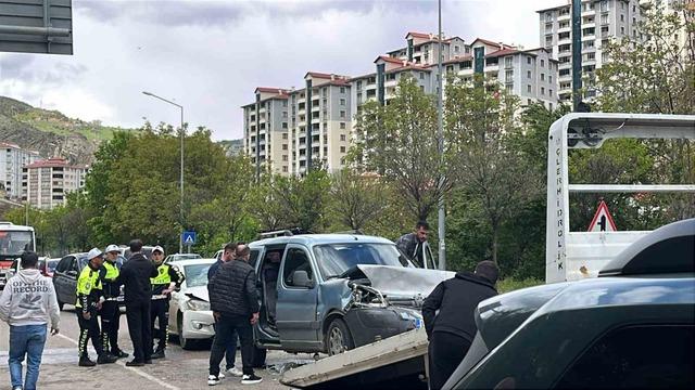 Gümüşhane’de zincirleme kaza: 4 yaralı 1