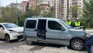 G&uuml;m&uuml;şhane&rsquo;de zincirleme kaza: 4 yaralı