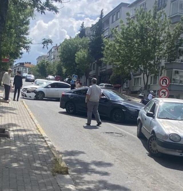 L&uuml;leburgaz&rsquo;da 3 ara&ccedil; birbirine girdi 1