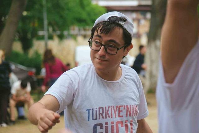 &Ouml;zel bireyler ve aileleri doğada g&ouml;n&uuml;llerince eğlendi 5