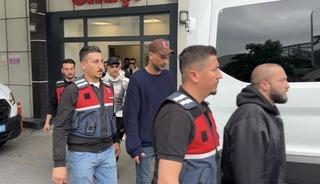 G&ouml;zaltına alınan &uuml;nl&uuml;ler sağlık kontrol&uuml;nden ge&ccedil;irildi
