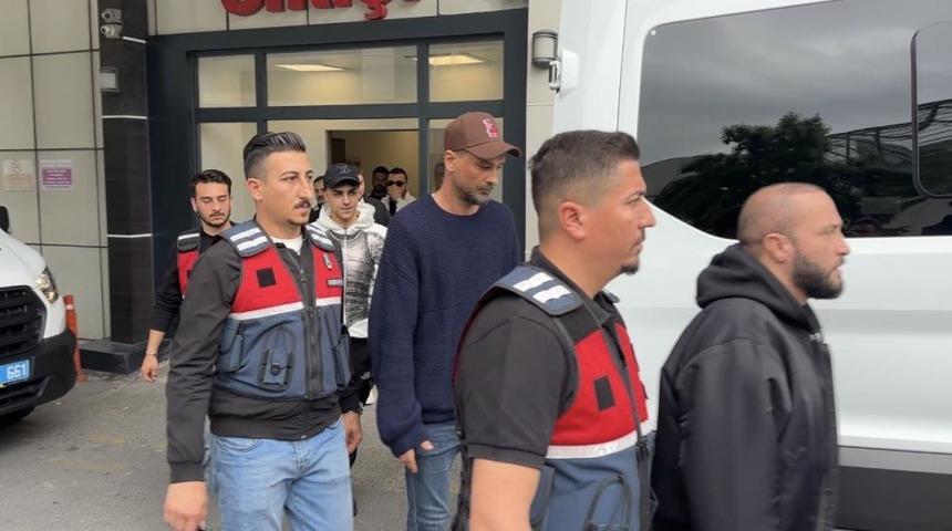 Uyuşturucu soruşturmasında g&ouml;zaltına alınan &uuml;nl&uuml;ler sağlık kontrol&uuml;nden ge&ccedil;irildi