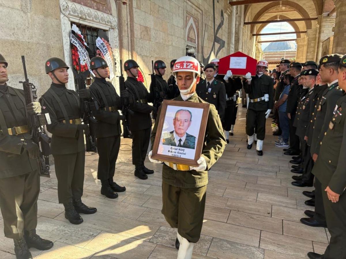 Edirne de Kıbrıs Gazisi Celal Ko&ccedil; son yolculuğuna uğurlandı 1