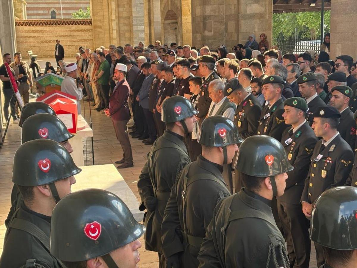 Edirne de Kıbrıs Gazisi Celal Ko&ccedil; son yolculuğuna uğurlandı 3
