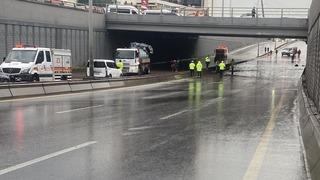Ankara’da sağanak yağış sebebiyle alt geçitler ve yollar göle döndü