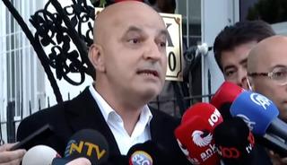 Mahir Polat Kılı&ccedil;daroğlu'nun evinin &ouml;n&uuml;nden konuştu