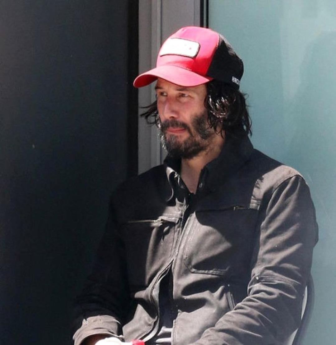 Keanu Reeves'in son hali hayranlarını &uuml;zd&uuml;! 