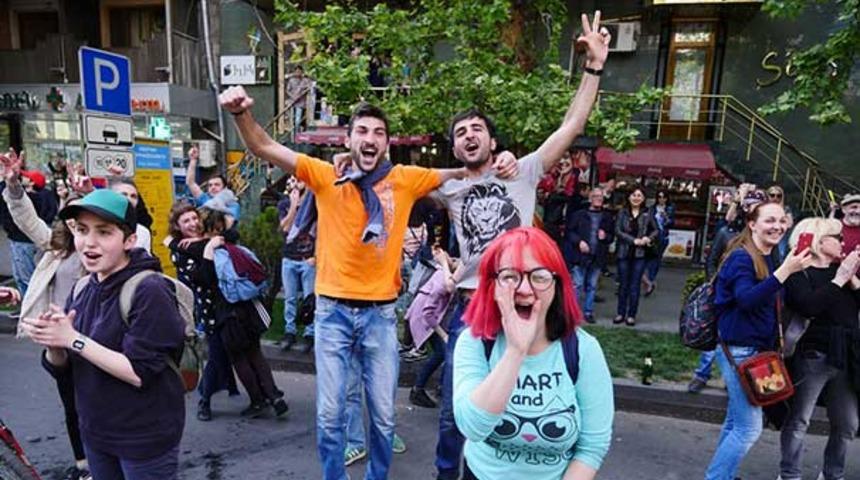  Ermenistan'da kritik gelişme! İktidar partisi şartını açıkladı