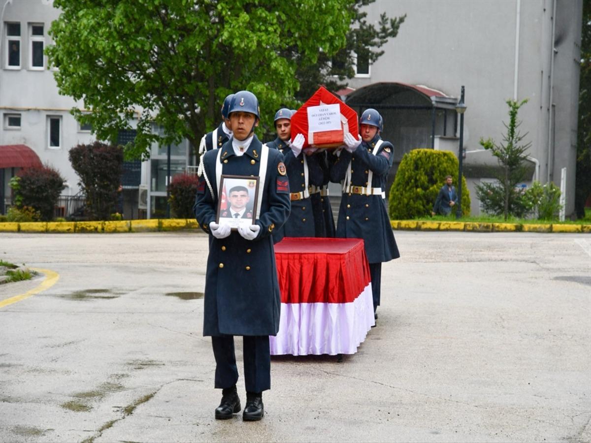Kalp krizi geçirip hayatını kaybeden üsteğmenin öğrencilere burs aradığına dair mesajları ortaya çıktı 1