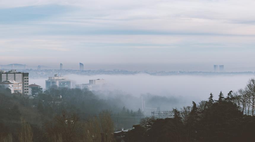İstanbul sis altında! Hava sıcaklığı 10 derece birden düşecek