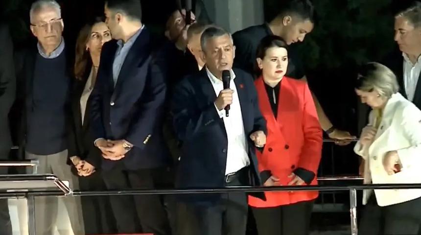 &Ouml;zg&uuml;r &Ouml;zel: "Bundan sonra gerekirse hayatı durduracağız, sorumlusu bu darbeyi yapanlardır"