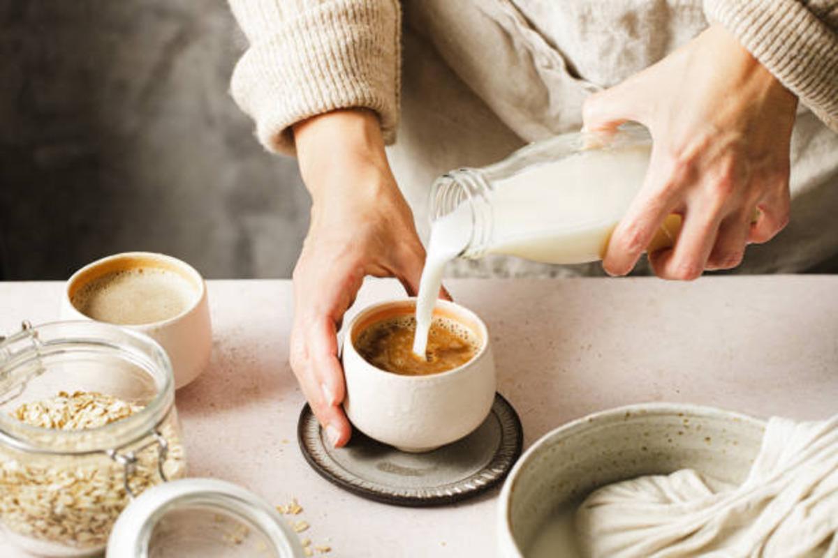 Süt köpüğünün kıvamını tutturmak için evde uygulayabileceğiniz barista teknikleri 8