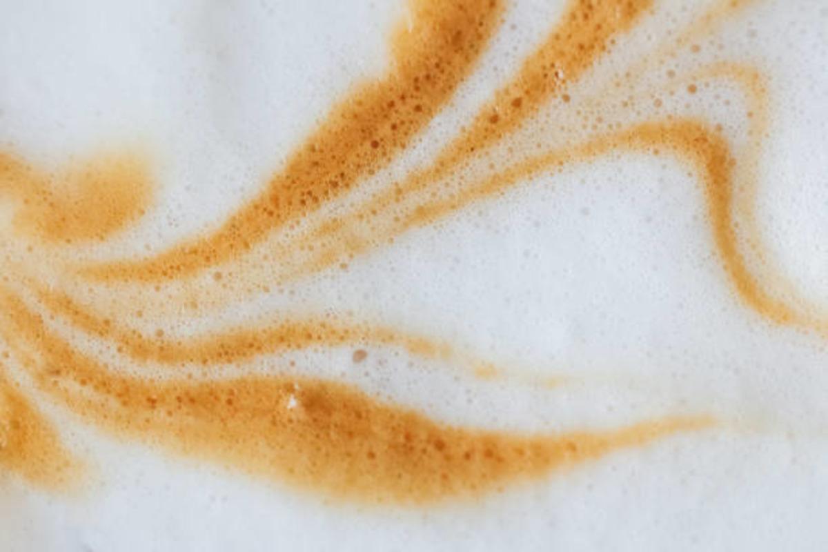 Süt köpüğünün kıvamını tutturmak için evde uygulayabileceğiniz barista teknikleri 7