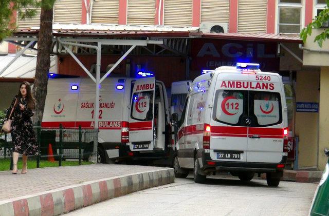 Haciz için gelen avukat katibini bacağından vurdu