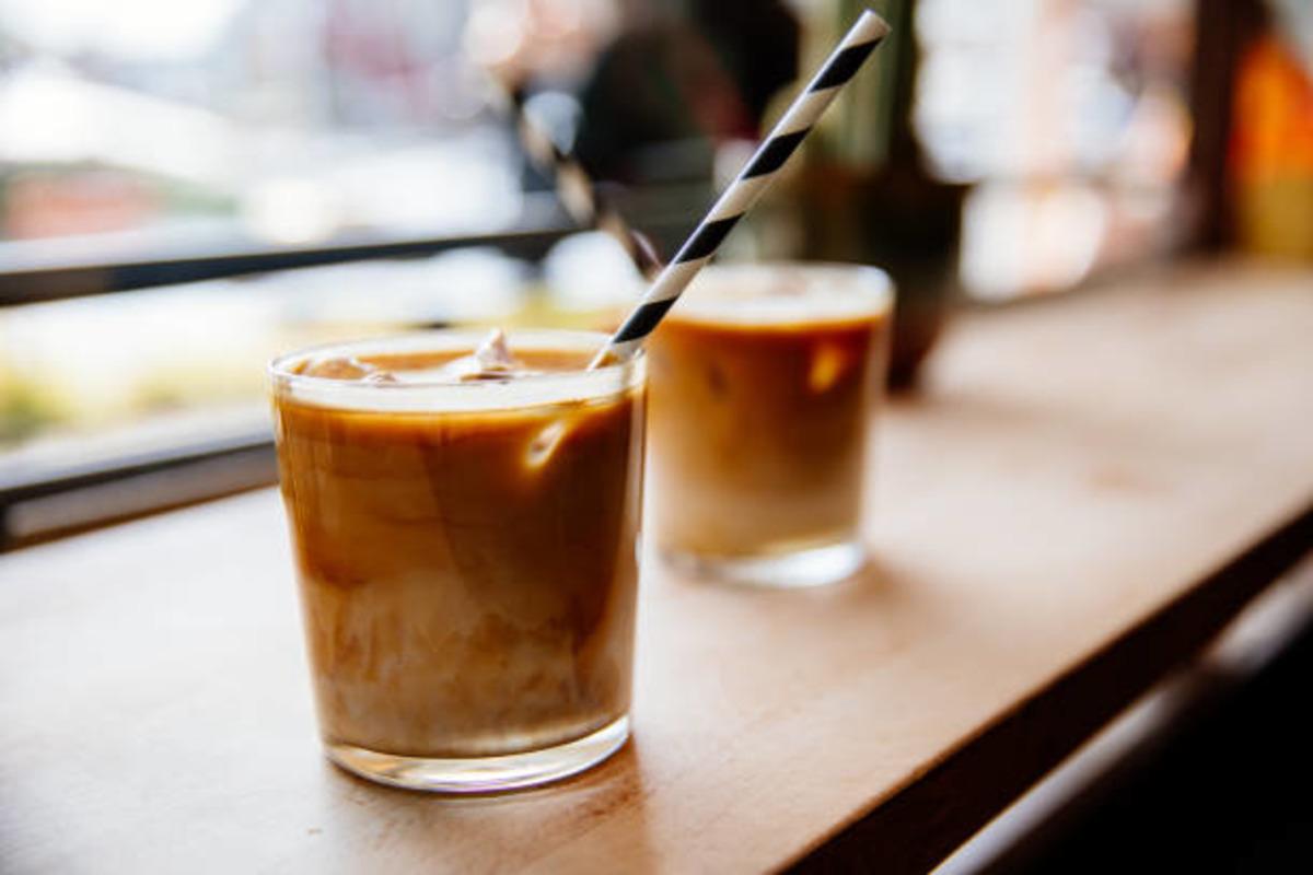Evde profesyonel barista kalitesinde soğuk latte yapmanın püf noktaları 9
