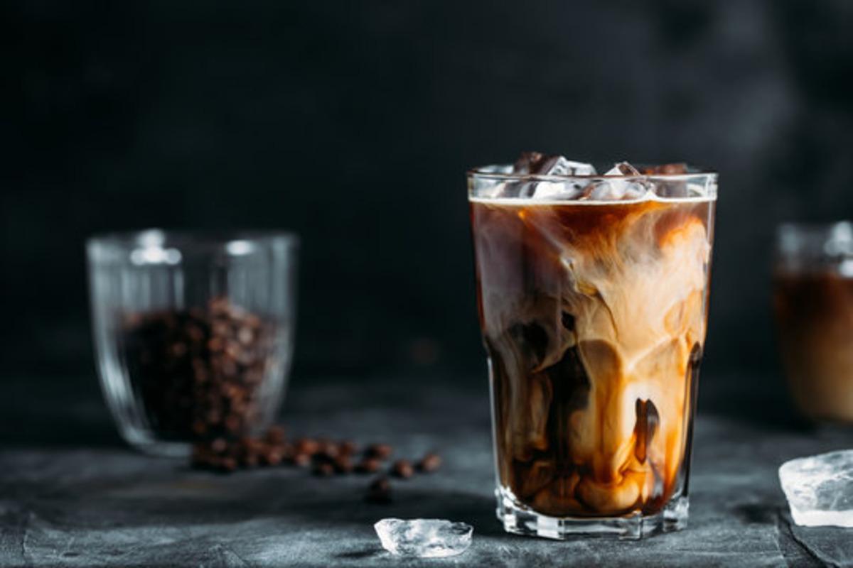 Evde profesyonel barista kalitesinde soğuk latte yapmanın püf noktaları 7