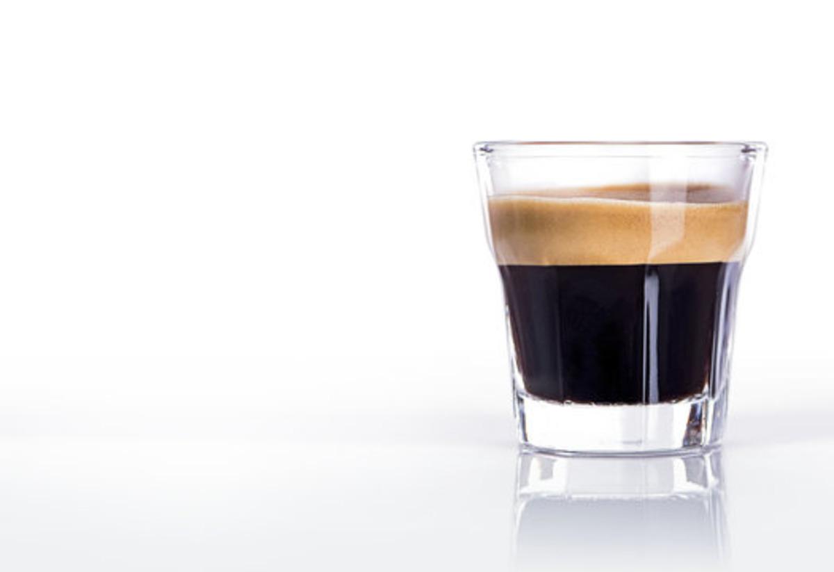 Evde profesyonel barista kalitesinde soğuk latte yapmanın püf noktaları 5