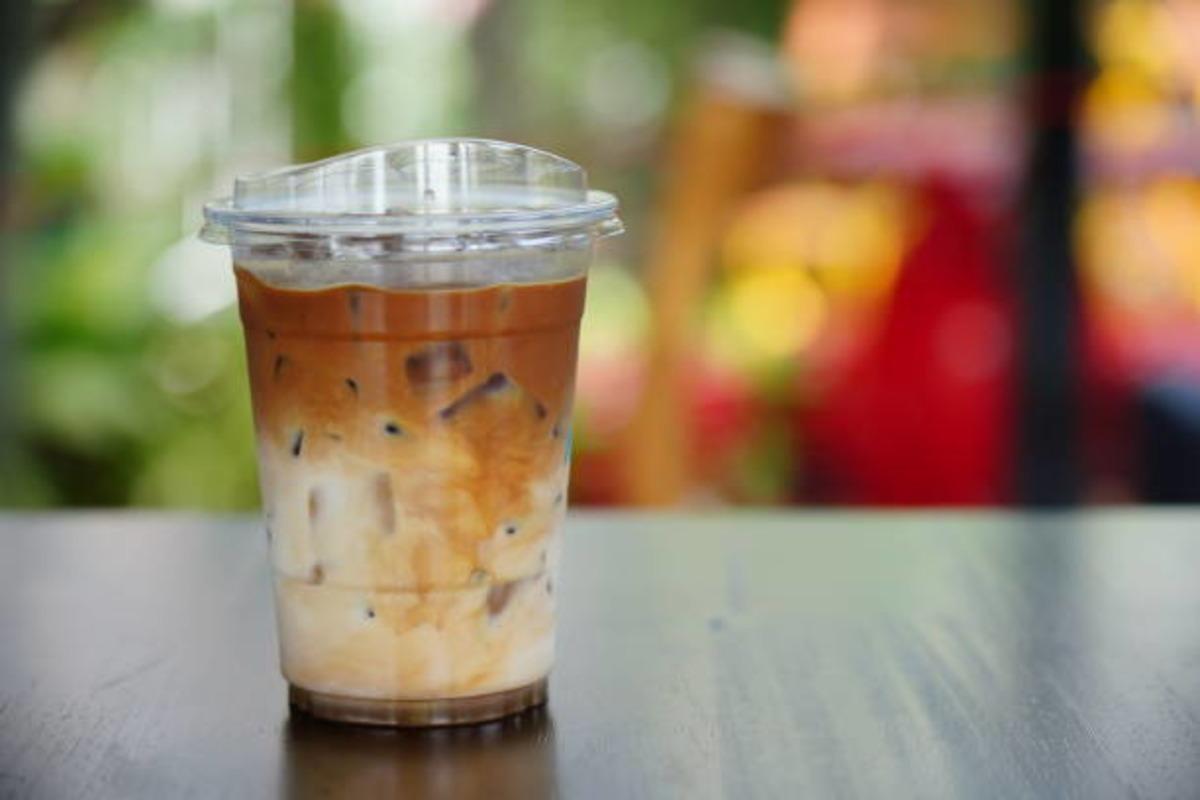 Evde profesyonel barista kalitesinde soğuk latte yapmanın püf noktaları 3