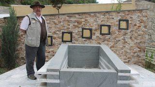 Ünlü oyuncu Yakup Yavru kendisine mezar yaptırdı! 'Mezara baktıkça ölesim geliyor'