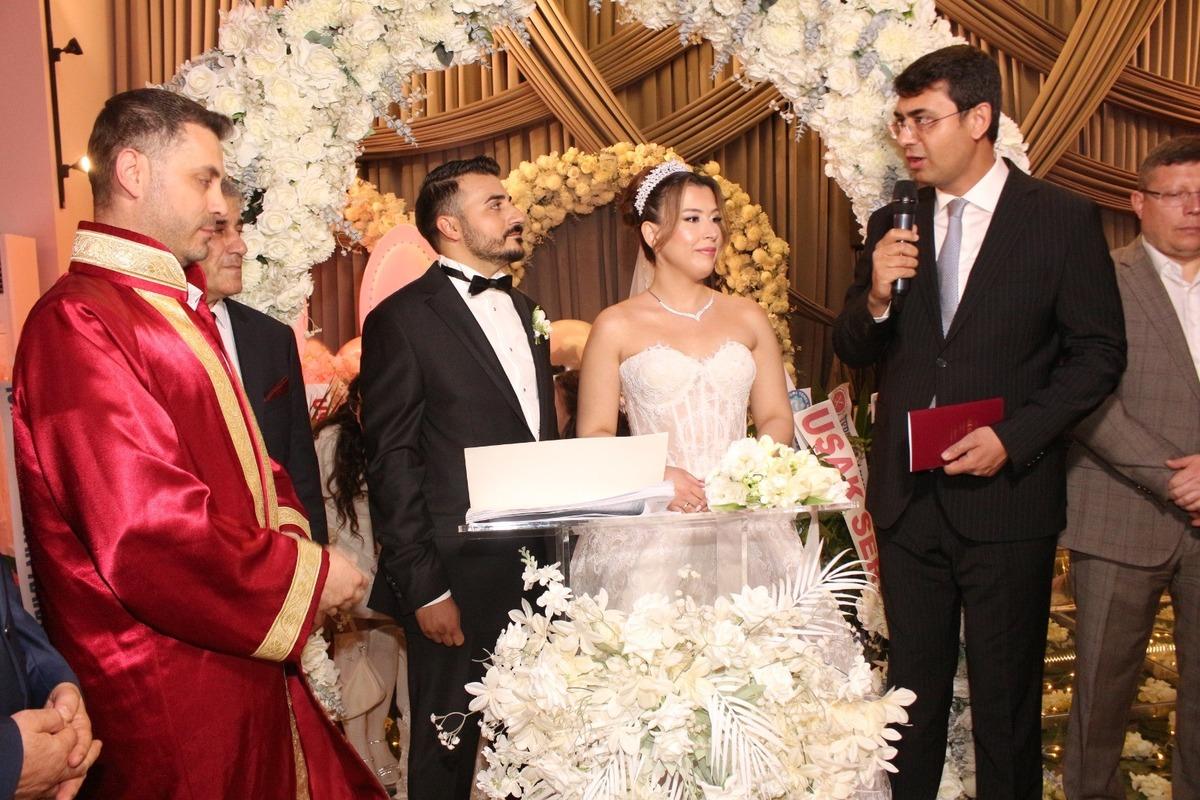 Bu nikah sosyal medyada gündem oldu! Çift tam 15 şahit seçti 2