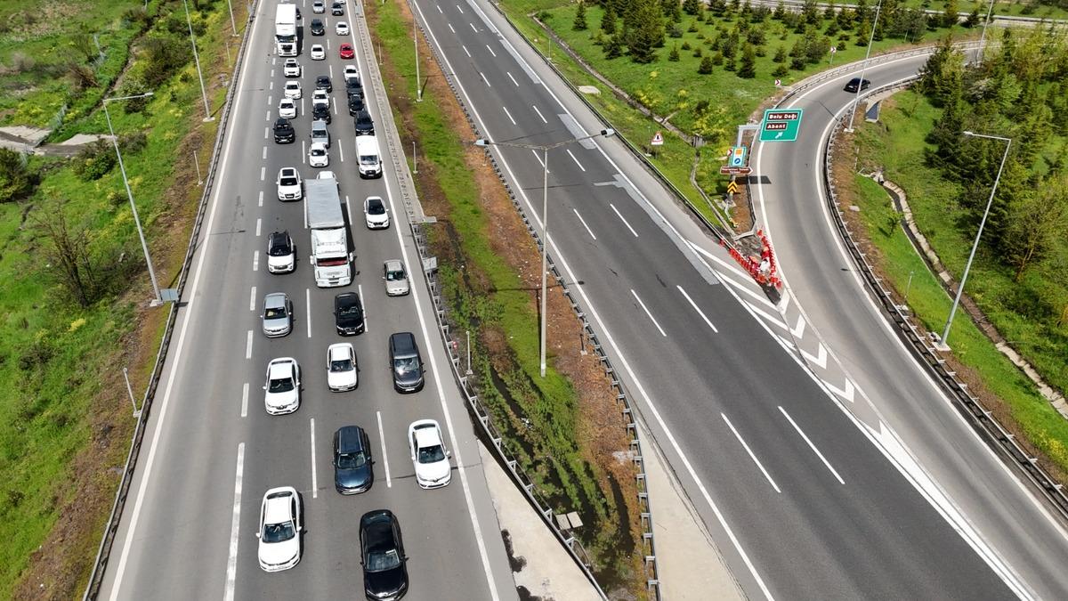 Tatilciler yola &ccedil;ıktı, trafik durma noktasına geldi! Ucu bucağı g&ouml;r&uuml;nmedi 2