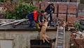 Selde mahsur kalan k�pe�in kurtar�lma an�...
