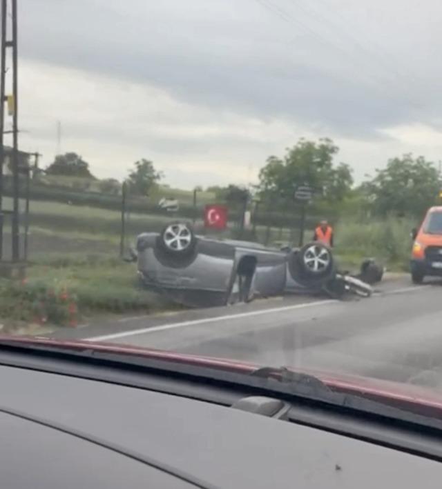 Takla atan otomobilin s&uuml;r&uuml;c&uuml;s&uuml; yaralandı 1