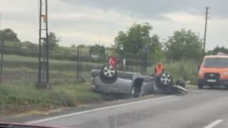 Takla atan otomobilin sürücüsü yaralandı